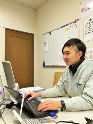 草間 健人